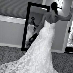 Elegant Ivory Beaded Lace Wedding Dress